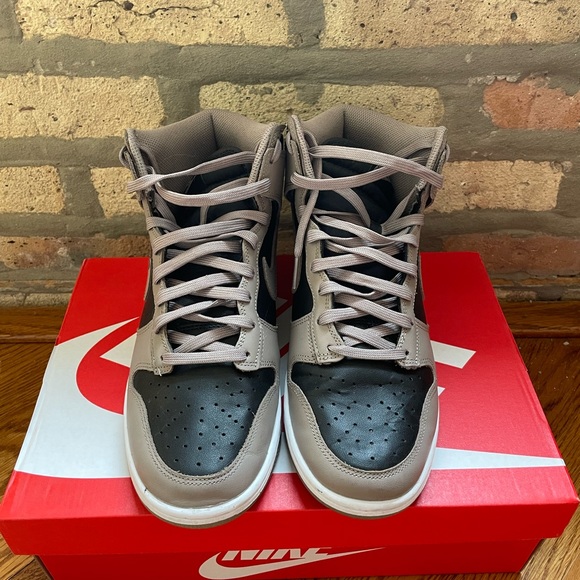 Size 8.5M/10W Dunks - Picture 5 of 6